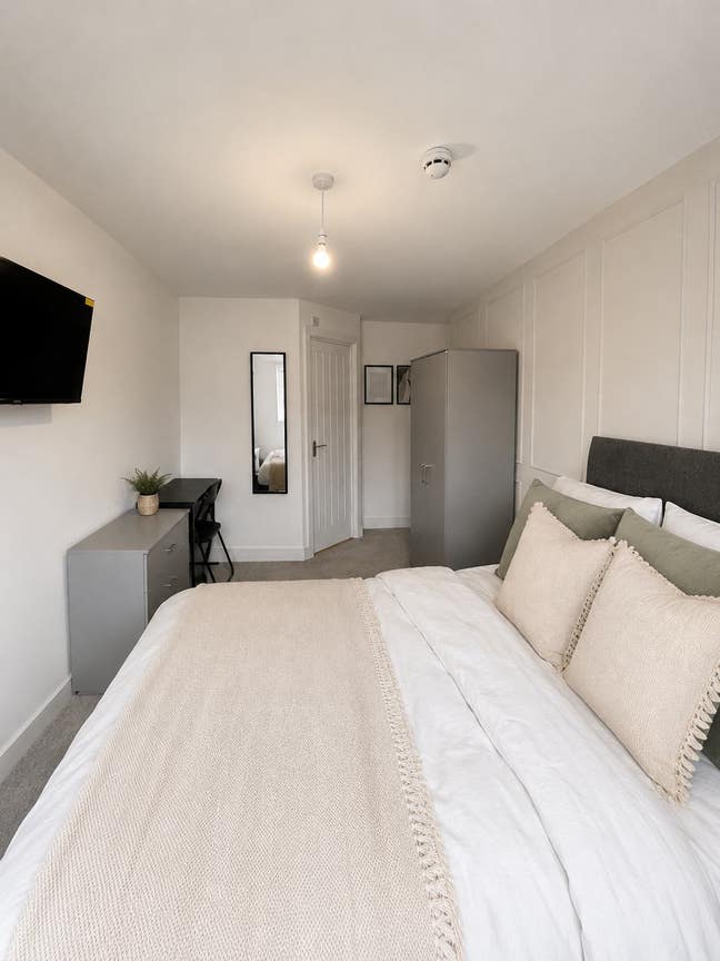 En-Suite Rooms with TVs Included | Bills Inc✨ Main Photo
