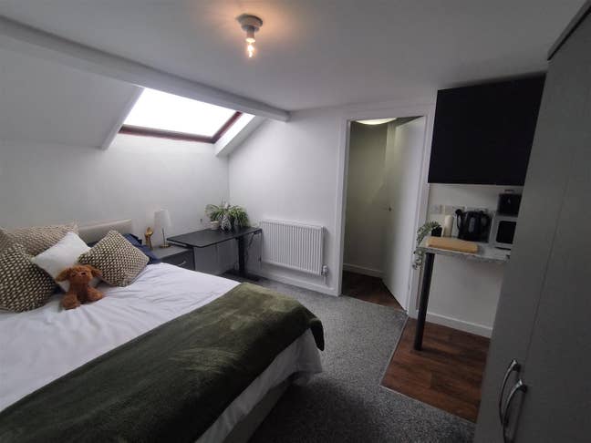 📢  Large En-suite in Mansfield St John Street Main Photo