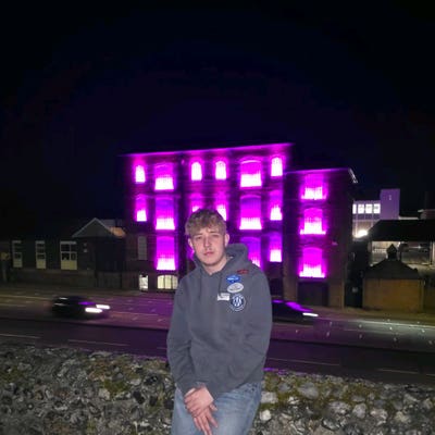 20 year old Male seeks a double room Main Photo