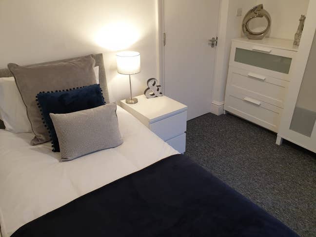 Friendly Houseshare - Bright Modern Room Main Photo