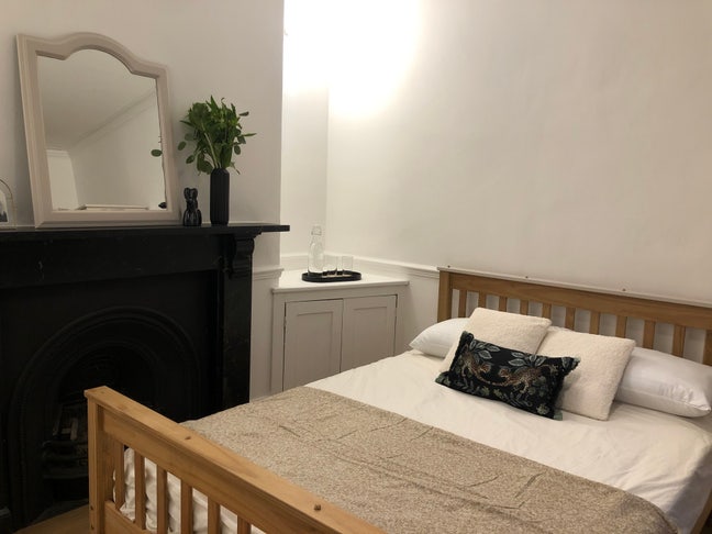 10 mins to City Centre Beautiful Double Room Main Photo
