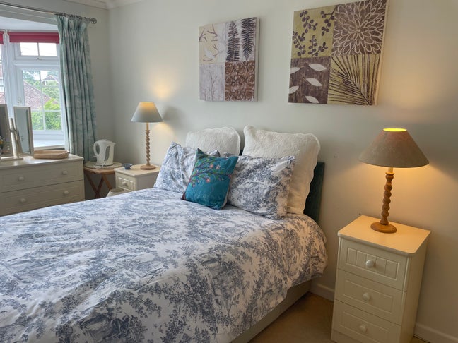 Room in very convenient and location Main Photo