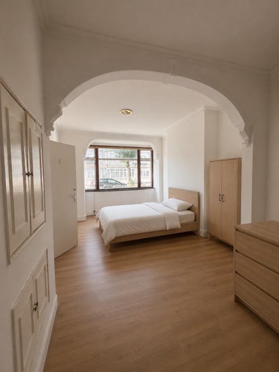 Refurbished 5Ensuite&2Studio in Ilford  Main Photo