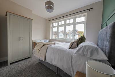 En-Suite Room Available All Bills Included Main Photo
