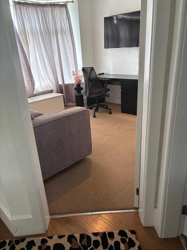 Spacious double room close to Royal Holloway Main Photo