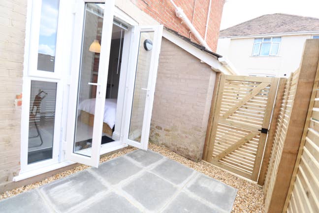 Courtyard | En-Suite & Kitchenette | Ashley X Main Photo