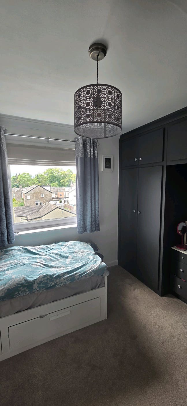 Spare room for working professional  Main Photo