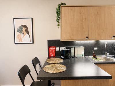 ⭐Home at L4-Newly Refurb-All Bills-from July🏡 Main Photo