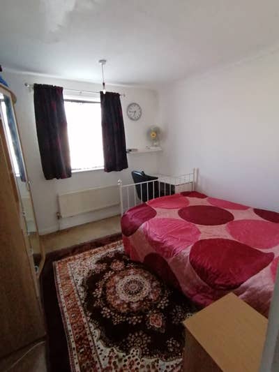 Womans Spacious Double Room Available in Plumstead Main Photo