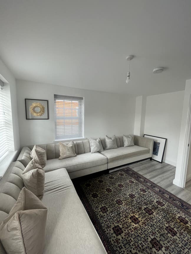 Brand new ready to move in ensuite room for rent Main Photo