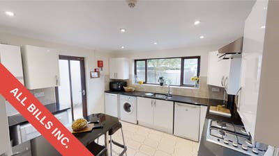 Bills included! Fabulous rooms in student house Main Photo