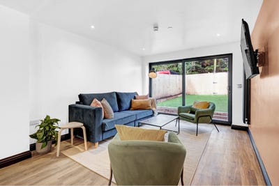 1 Ensuite Room 7 Bed House Main Photo