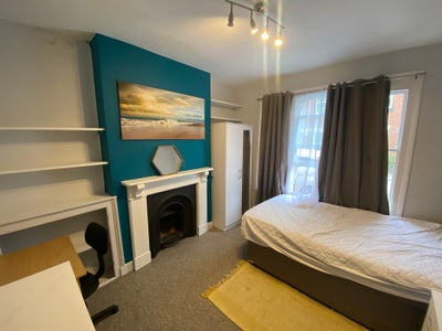Modern Rooms  in  Shared House –  RG1 Main Photo