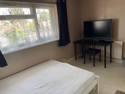 Double Room in clean,  quiet house  Main Photo