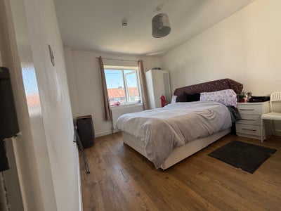 Huge double airy room 2 way aspect 10min RSCH* Main Photo