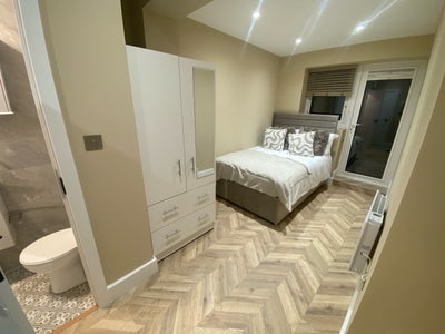Premium En-suite Rooms in Slough Main Photo