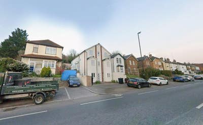 DSS - Studio Flat Available in Kenley Croydon CR8 Main Photo