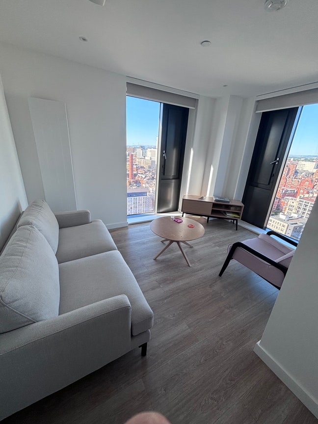 Short term lease in Uhaus - 22nd floor Main Photo