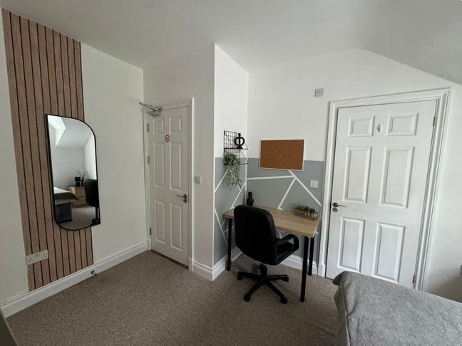 Ensuite Room in Central Location - All Bills Inc.  Main Photo