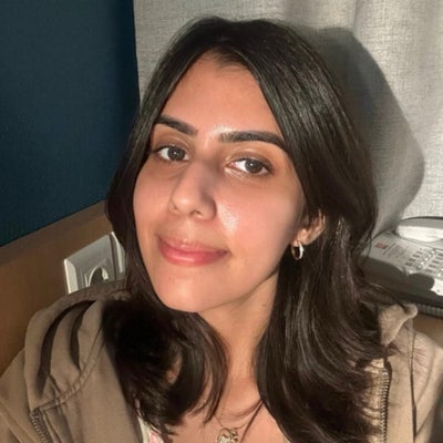 Professional Female seeks a single or double room Main Photo