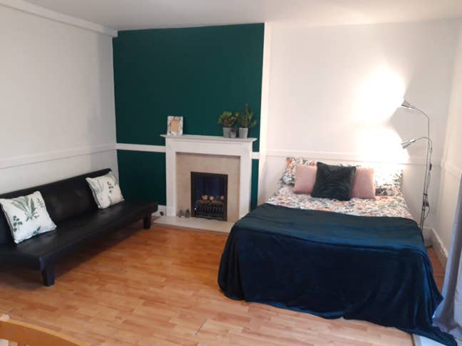 Large Double Room with a Private Garden Main Photo