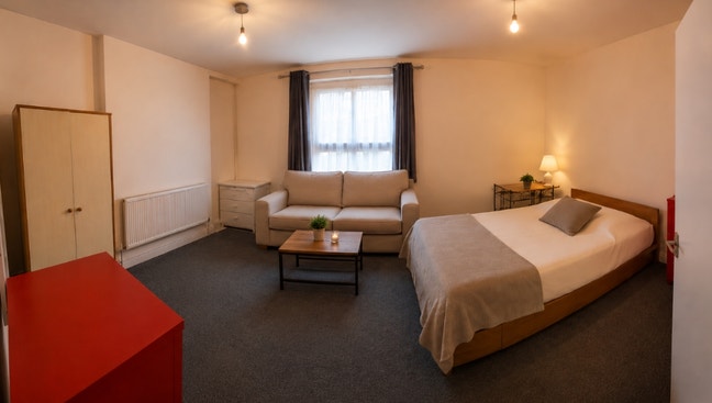 Large studio with separate kitchen and bathroom Main Photo