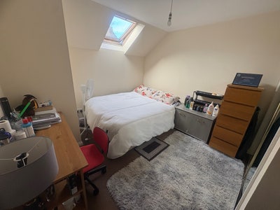 1 room available in modern 5 bed house Main Photo