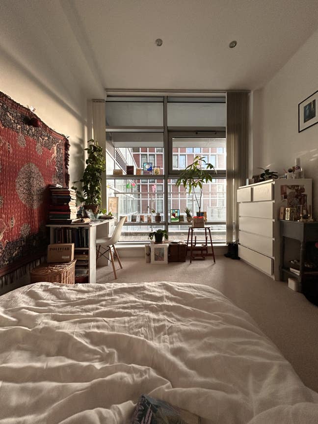 Beautiful light double with a balcony in Zone 1 Main Photo