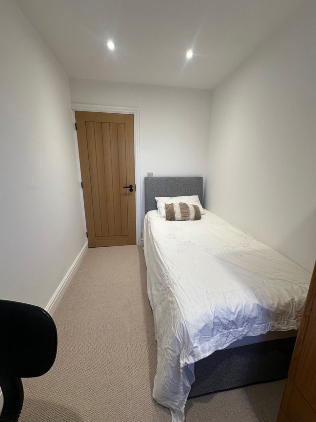Single room in prime North Abingdon location Main Photo