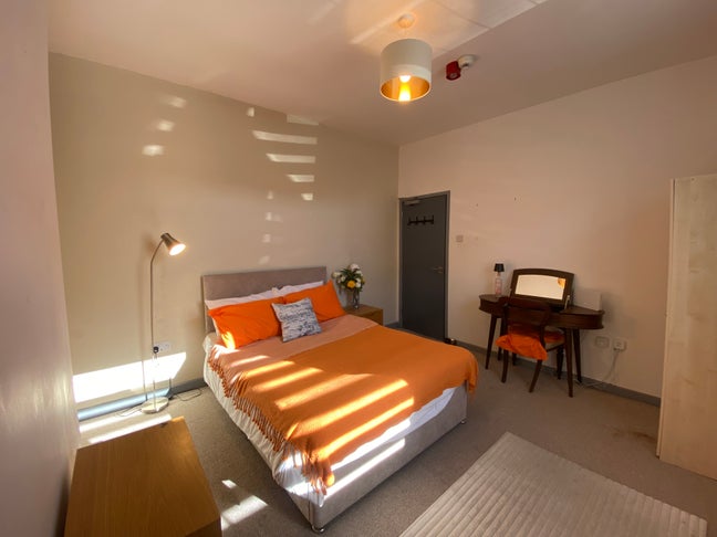 London road ,fully refurbished double room  Main Photo