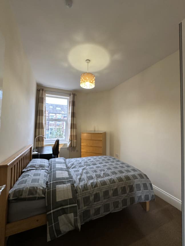 Prof room available in Sandyford 3 bed flat &pound;555pm Main Photo