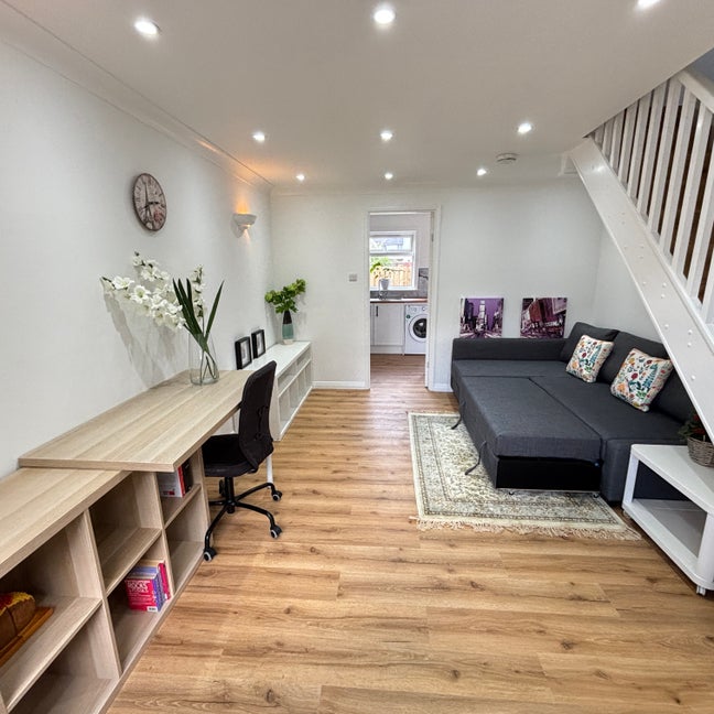 Stylish | Fully Furnished | Sleeps up to 6 | Main Photo