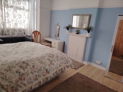 One single bedroom available for a short stay.  Main Photo