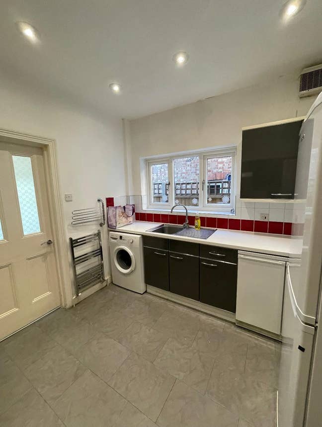 Private Garden Room - Bills Included Main Photo