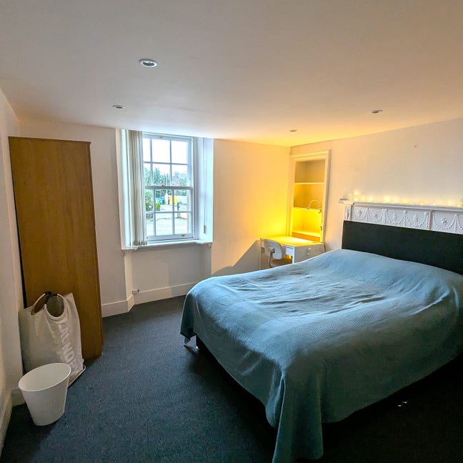 Fully Furnished Room for Rent Main Photo