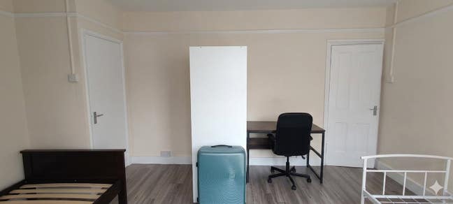 Sharing room available for 2 - just 660 pounds  Main Photo