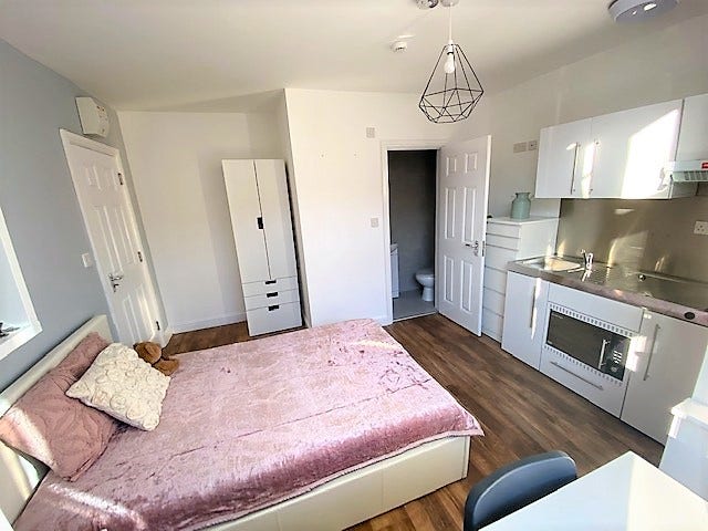 Modern self contained Studios Main Photo