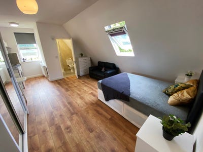 Modern self contained Studios Main Photo
