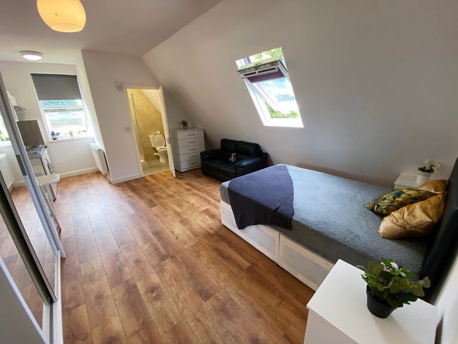 Modern self contained Studios Main Photo