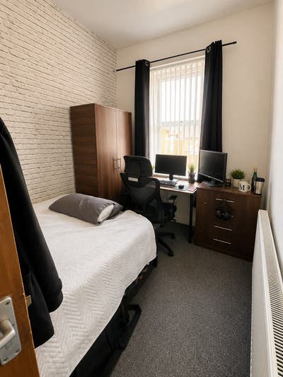 Room in 4 bedroom house in jesmond  Main Photo