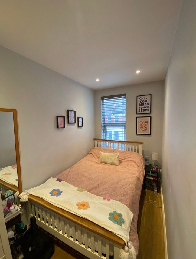 Cosy room available in modern Tooting Broadway Main Photo