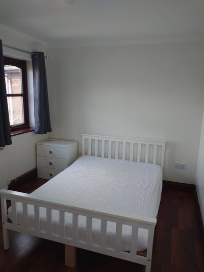 Double room in friendly house share Main Photo