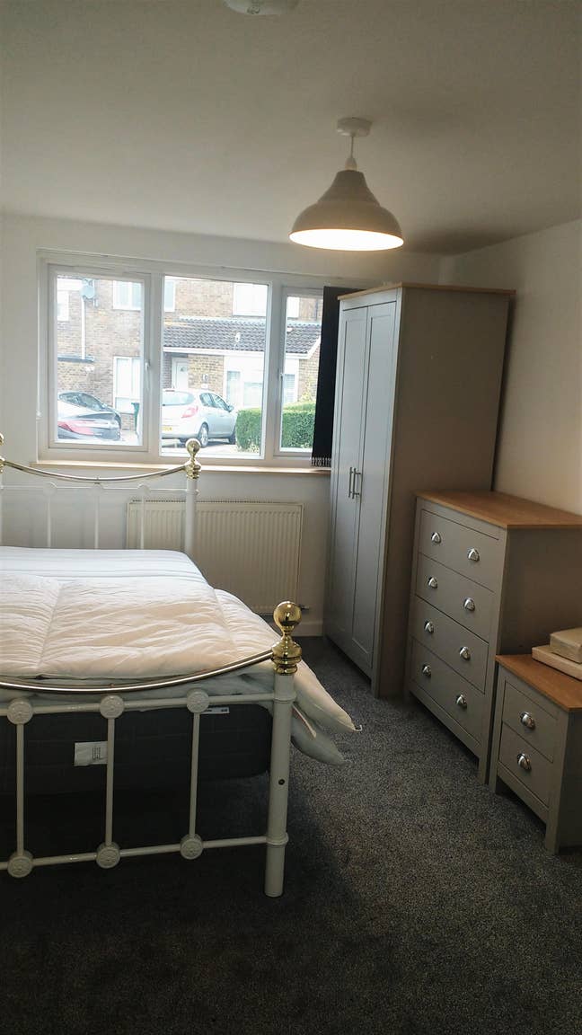 A Single Room in Crawley Main Photo