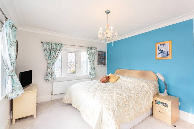 Double room, en suite available near Victoria hosp Main Photo