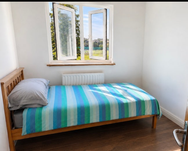 Single Room for Rent TW7  Wifi- Bills Included  Main Photo