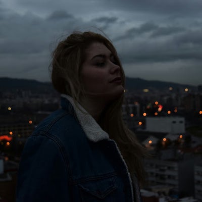 I am a professional female aged 24. I am look... Main Photo