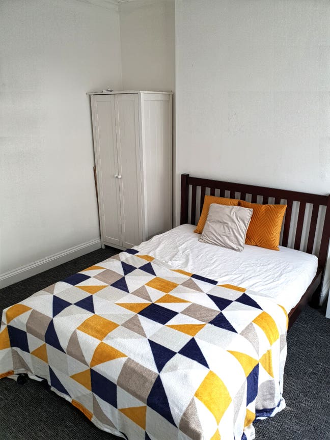 Two Double Rooms in a Professional Household Main Photo