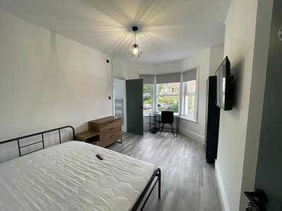 1 En-suite Double Bedroom in Fishponds Main Photo