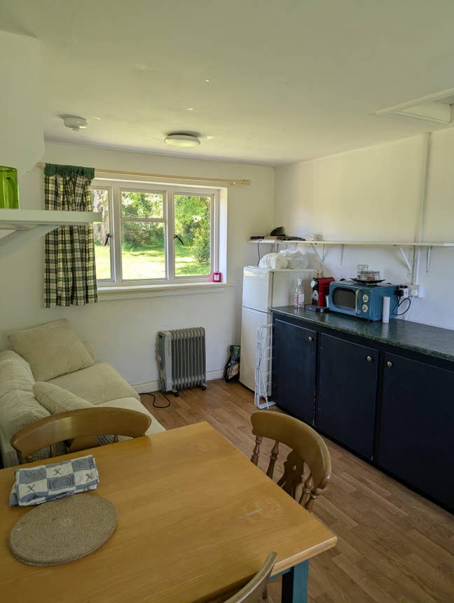 2 rooms available in charming small cottage near o Main Photo