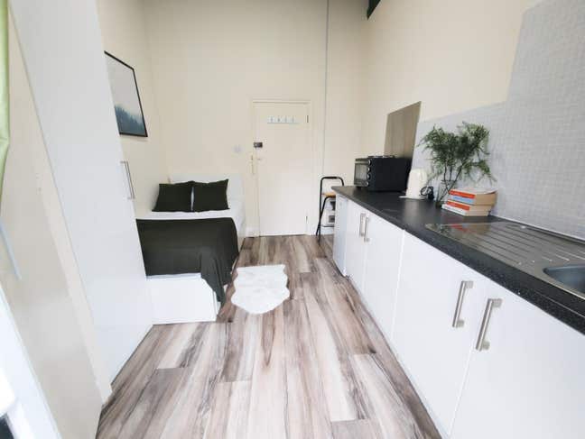 Single Room with a Balcony - Zone 1 (Pimlico) Main Photo